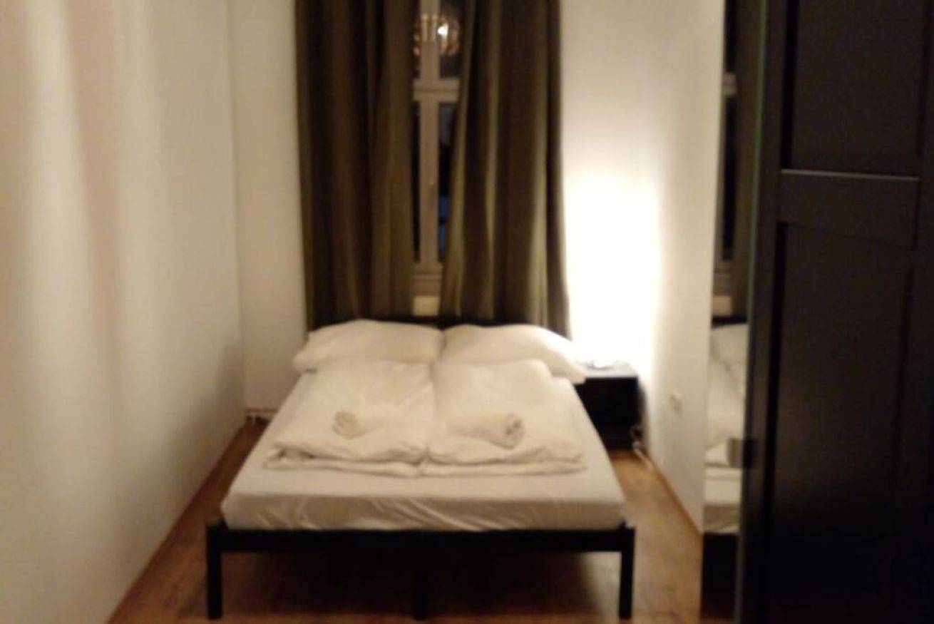 Entire apartment, Spacious 2Br Apt. @ Wiener Stadthalle/Well Located in Vienna, Vienna Woods