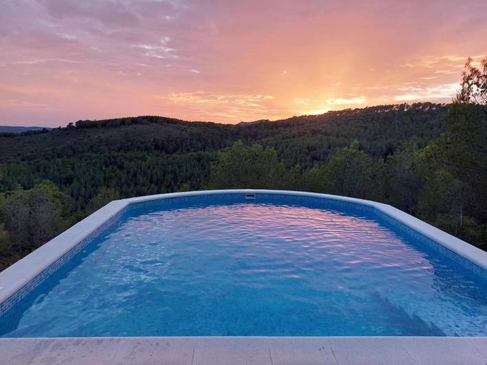 Casa rural con piscina para 6 personas, con Balcón y Terraza además de Jardín y Piscina en Bajo Penedés
