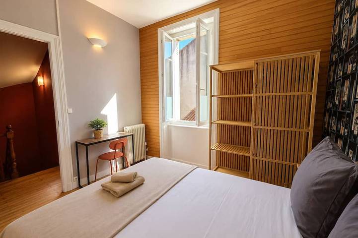 Ferienhaus-Stadt-Ensuite mit Bad in Angoulême, Charente