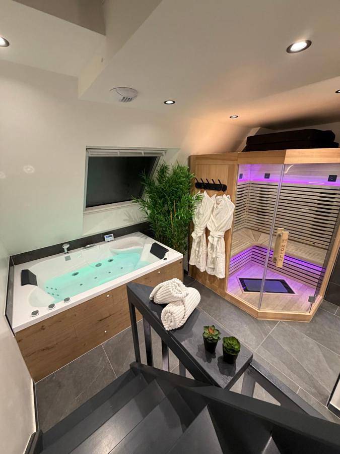 Appartement de vacances pour 2 personnes, avec sauna et jardin ainsi que vue et piscine