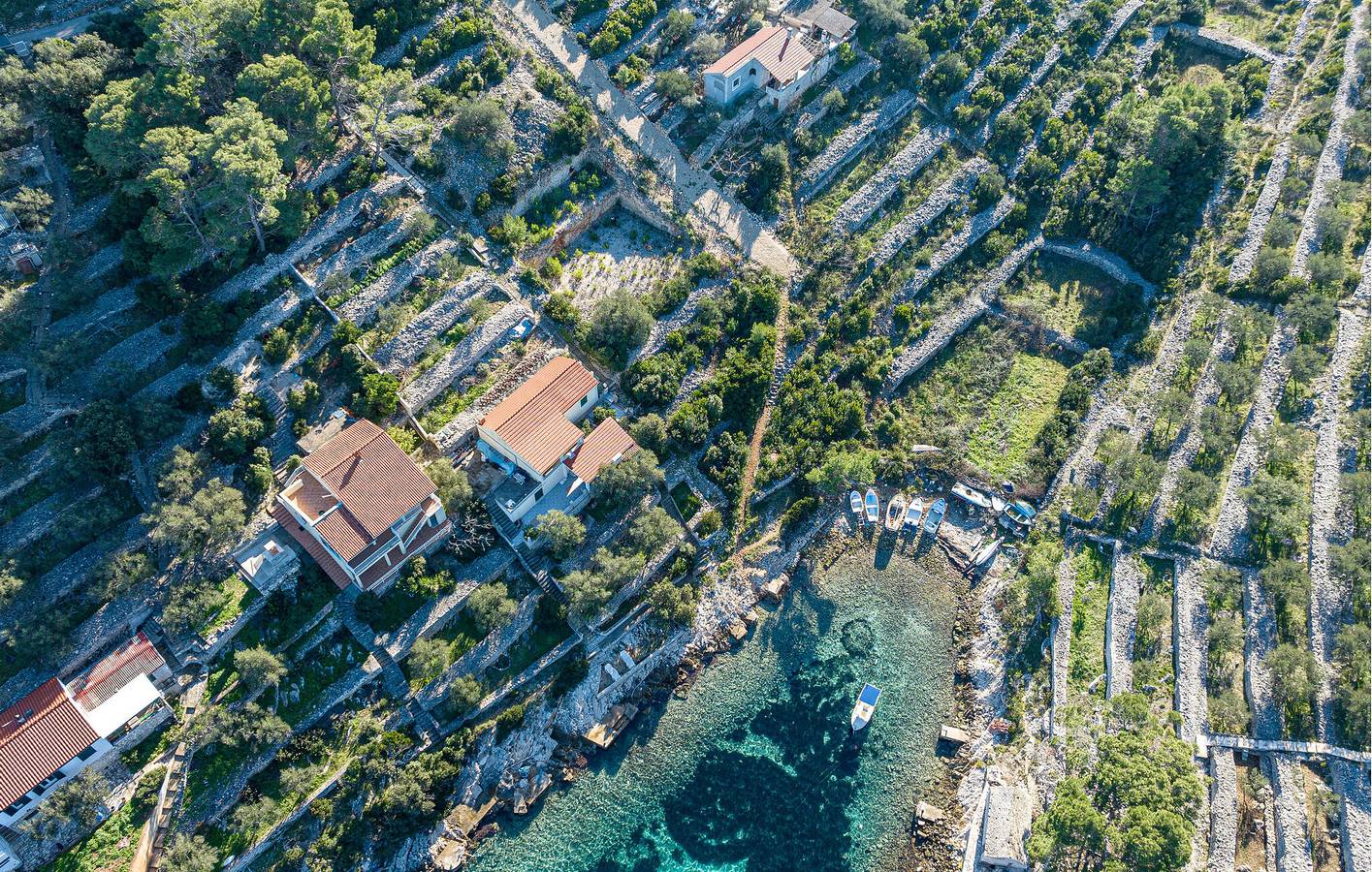 Gemütliche Ferienwohnung mit Terrasse, 2,5 km vom Strand entfernt und mit moderner Ausstattung in Vela Luka, Korcula