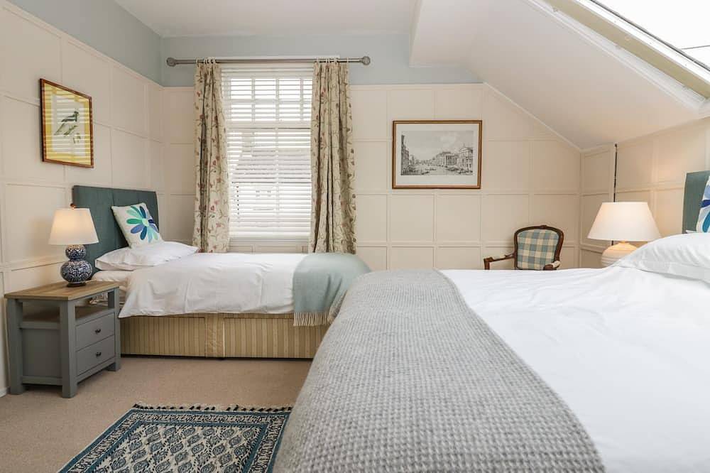 Summerhow Retreat, pet friendly, luxury holiday cottage in Kendal in Kendal, Lake District