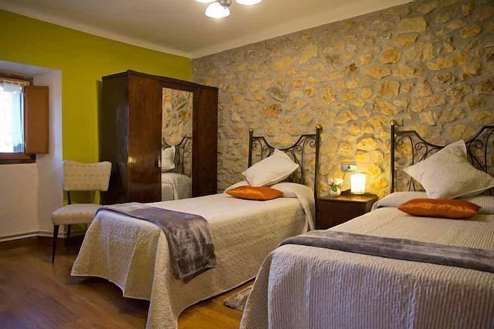 Casa Rural en Parque Natural Urbasa ideal para familias jardin culumpios in San Martín de Améscoa, Améscoa Baja