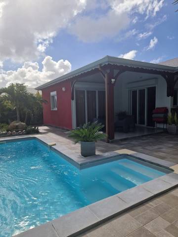 Villa pour 5 personnes, avec piscine ainsi que terrasse et jardin en Guadeloupe