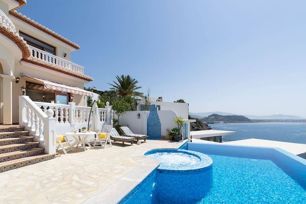 Casa vacanza a Salobrena a partire da 360€ a notte