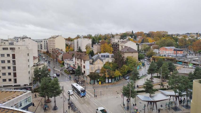 Location de vacances pour 5 personnes, avec Balcon ainsi que Terrasse et Vue à Bourg-la-Reine