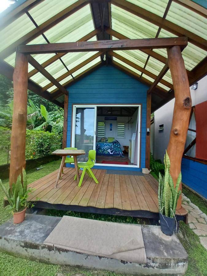 Gîte pour 2 personnes, avec jardin ainsi que vue et terrasse dans Teahupo'o