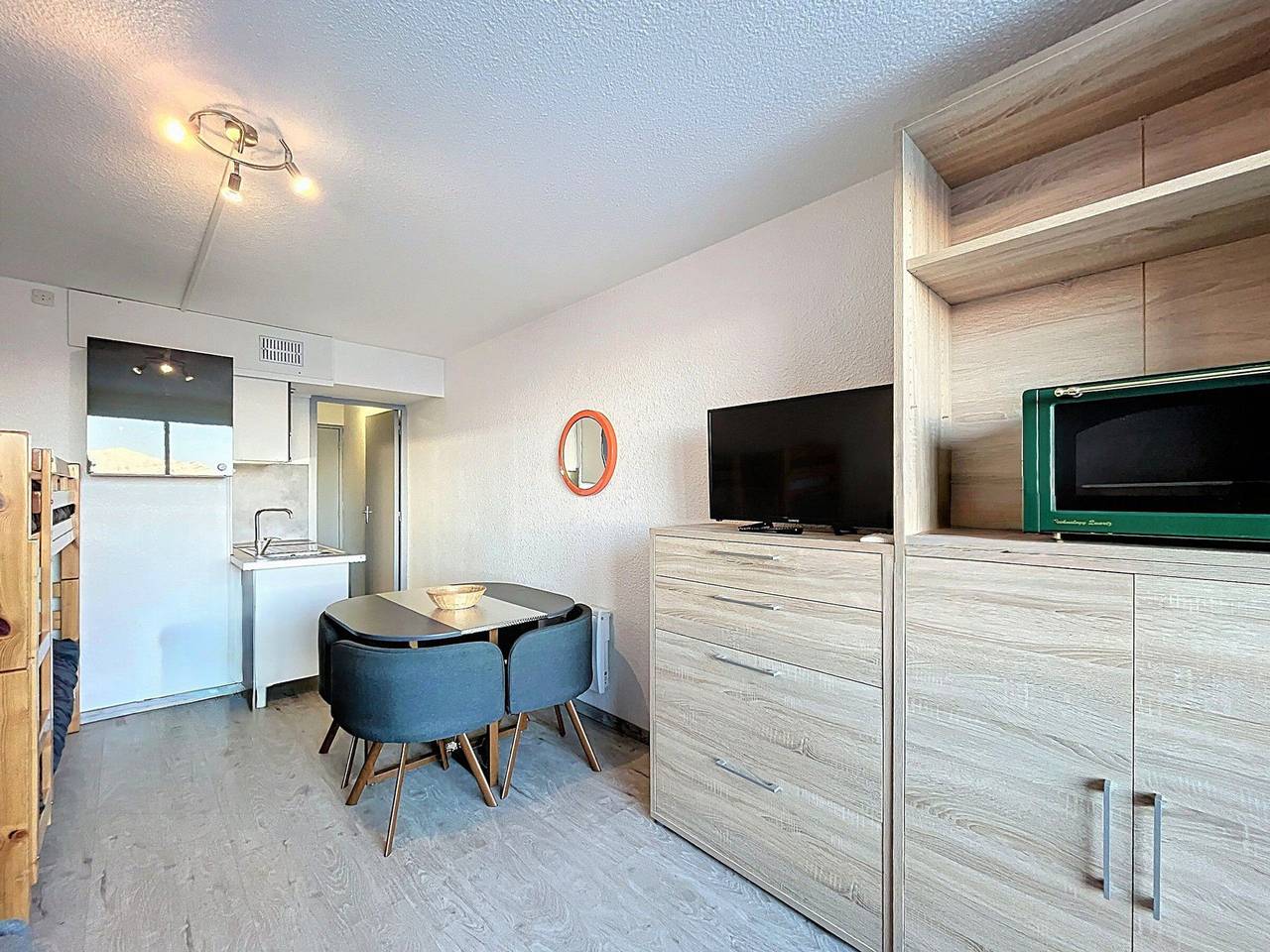 Estudio entero, Studio rénové · Pied des pistes · Balcon · Wifi gratuit  in Le Corbier, Villarembert