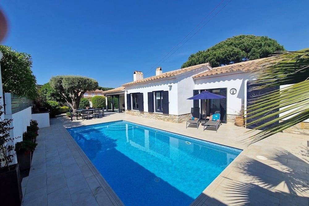 Private villa a short walk to Calella in Calella de Palafrugell, Palafrugell