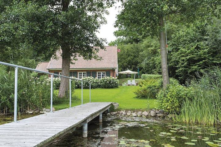 Ferienhaus für 4 Personen, mit Terrasse und Garten in Neu Poserin