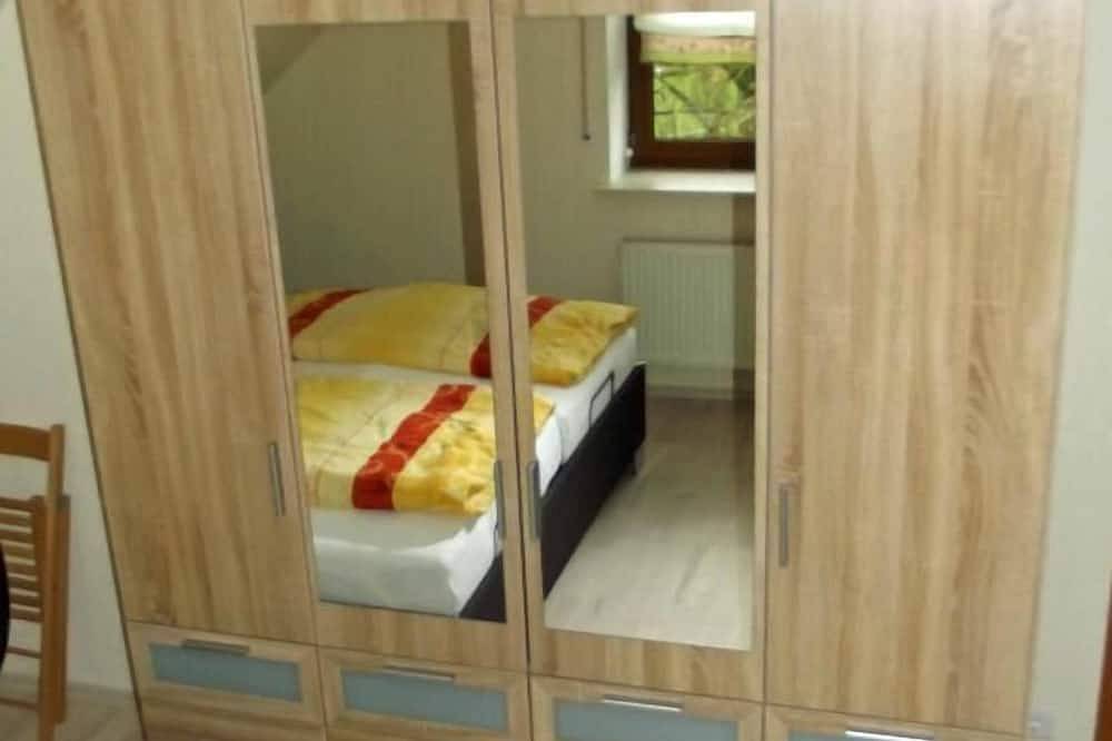Ganze Wohnung, Neu renovierte 58 qm Ferienwohnung mit Balkon in Bad Staffelstein, Oberes Maintal - Coburger Land