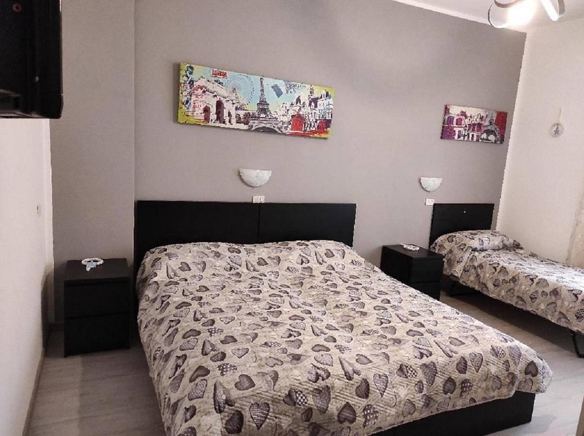 Triple Room with Private Bathroom in Ostia, Roma