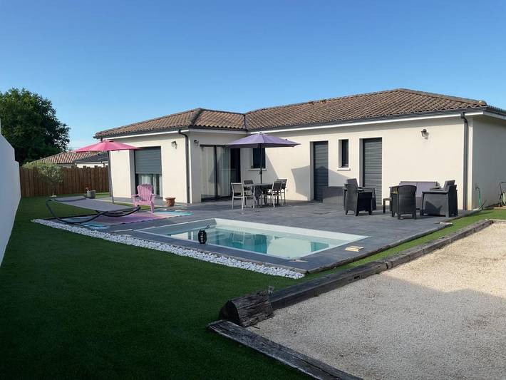 Location de vacances pour 6 personnes, avec Terrasse ainsi que Jardin et Piscine à Pompignac