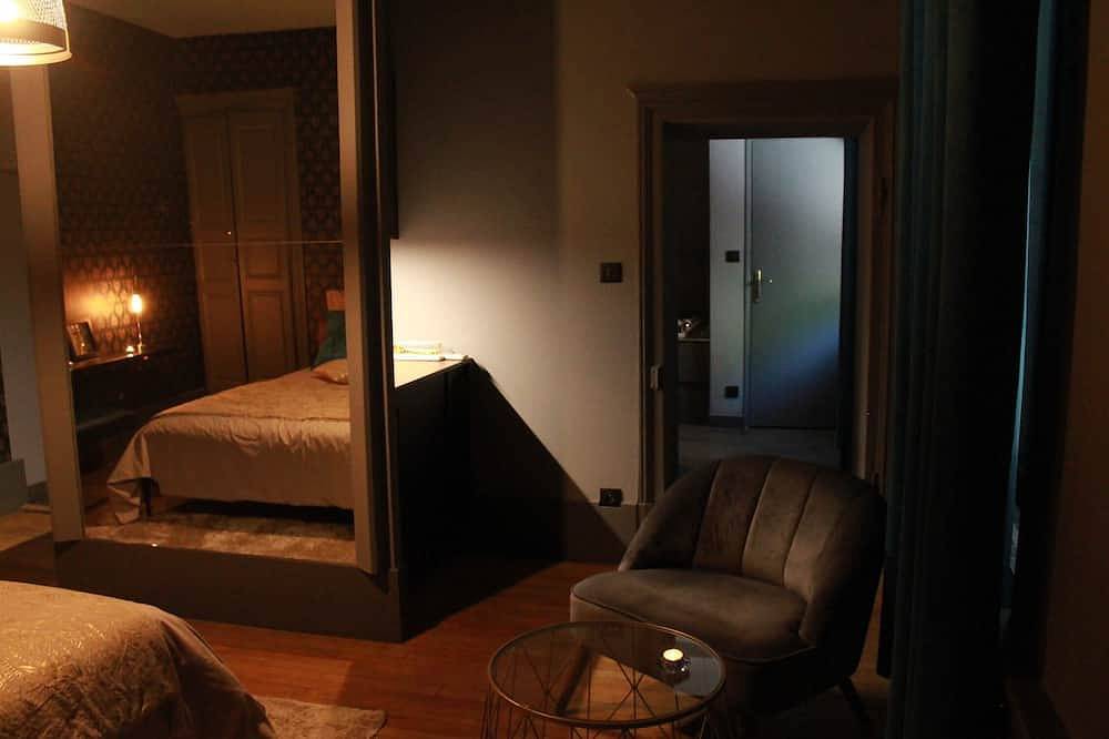 Ganze Wohnung, Apartment-Honeymoon-Whirlpool-Blick auf den Hof in Dijon, Dijon und Umgebung