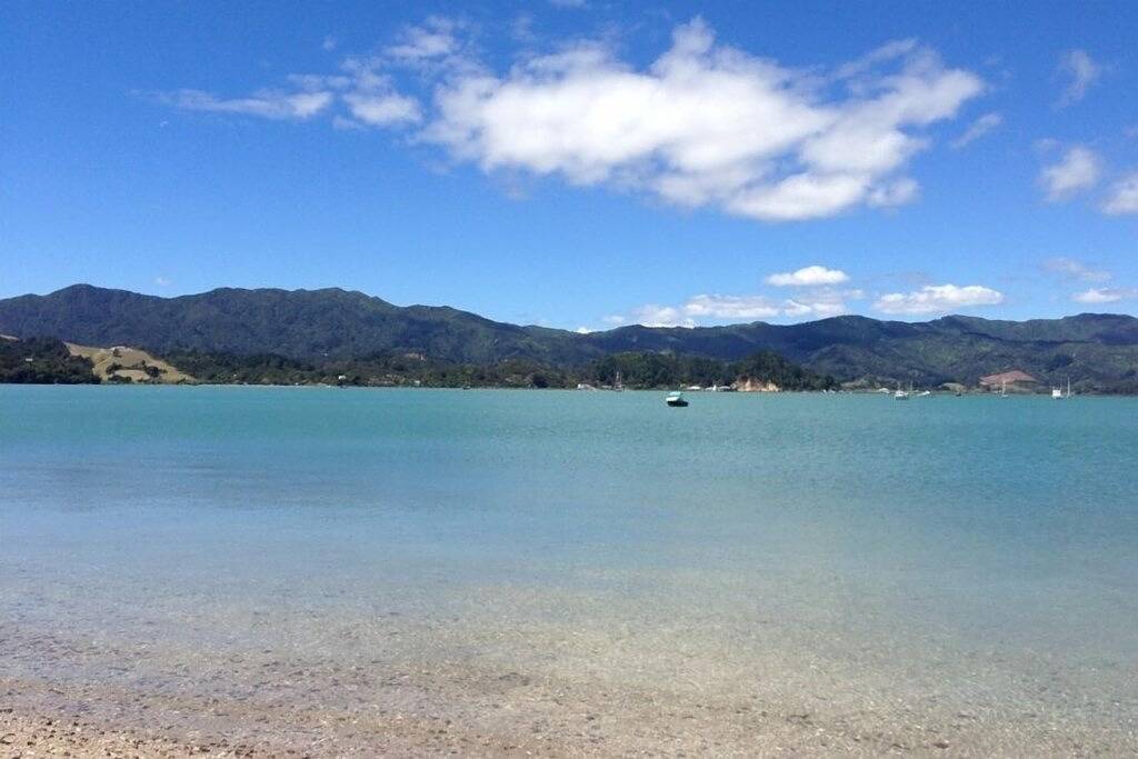 Wyuna Bay Waterfront Bach - Coromandel Harbour in Coromandel, Waikato