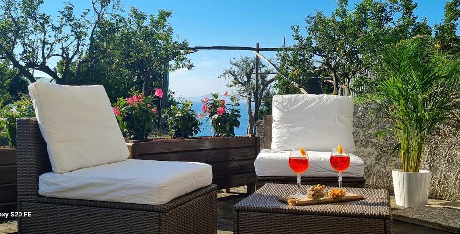 Location de vacances pour 2 personnes, avec vue et jardin à Massa Lubrense - 2