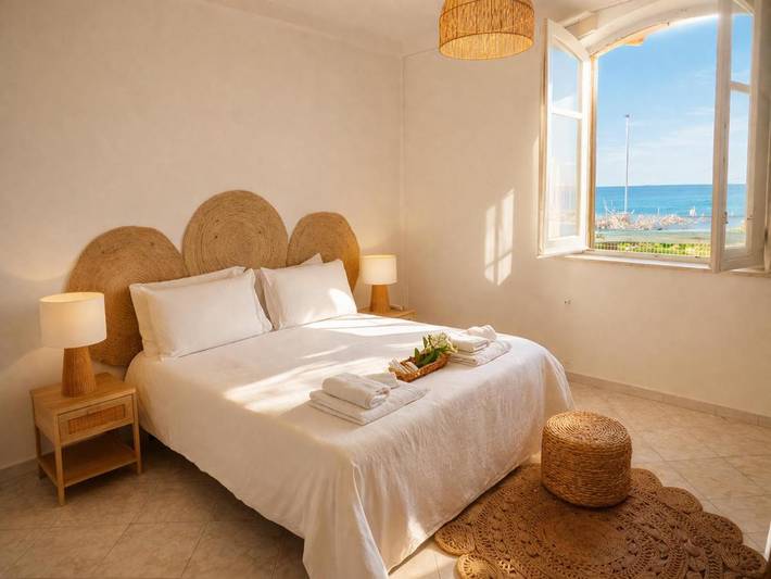 Casa vacanza per 4 persone, con Idromassaggio e Terrazza nonché Giardino e Piscina a Aspra