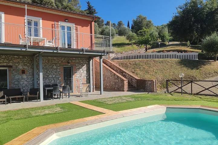 Ferienhaus für 6 Personen, mit Balkon und Garten