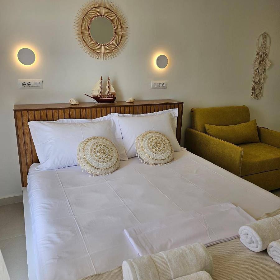 Deluxe Triple Room with Sea View in Saranda, Vlorë