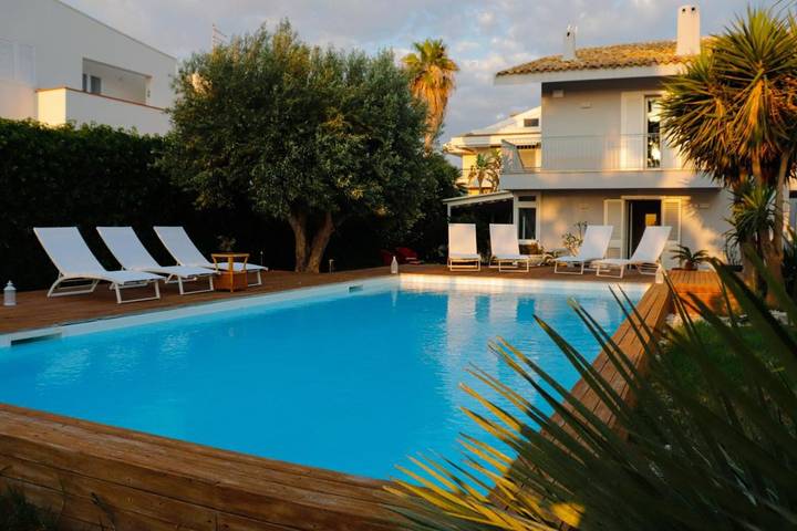 Villa con piscina per 10 persone, con Balcone e Terrazza nonché Giardino e Piscina a Marina di Ragusa