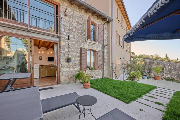 Ferienwohnung für 2 Personen, mit Garten in Torri del Benaco