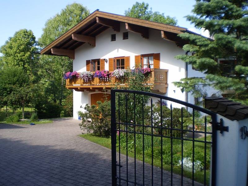 Ganze Ferienwohnung, Landhaus Elke - Ferienwohnung 53qm, Balkon, Küche, 1 Schlaf und 1 Wohnzimmer, Wlan, max 2 Pers. in Ruhpolding, Bayerische Alpen