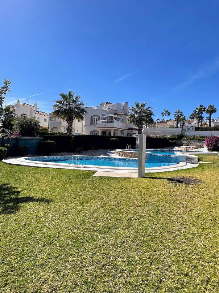 Ferienhaus für 4 Personen, mit Balkon/Terrasse und Pool