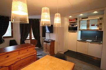 Gîte pour 6 personnes, avec piscine et balcon dans La Tania