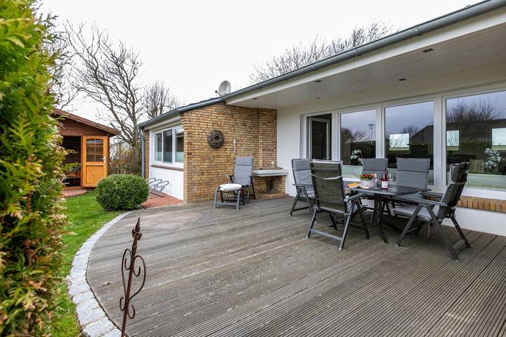 Ferienhaus "Haus Strandlagune" mit privater Terrasse, privatem Garten und Wlan in Hundestrand Büsum, Büsum