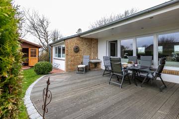 Ferienhaus "Haus Strandlagune" mit privater Terrasse, privatem Garten und WLAN