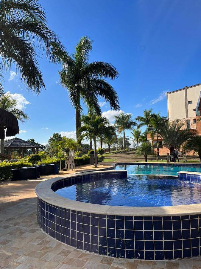 Pousadas para 3 pessoas, com piscina e vista e ainda piscina infantil and jardim em Indaiatuba