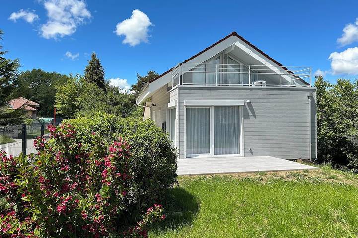 Location de vacances pour 4 personnes, avec balcon et jardin à Cuvat