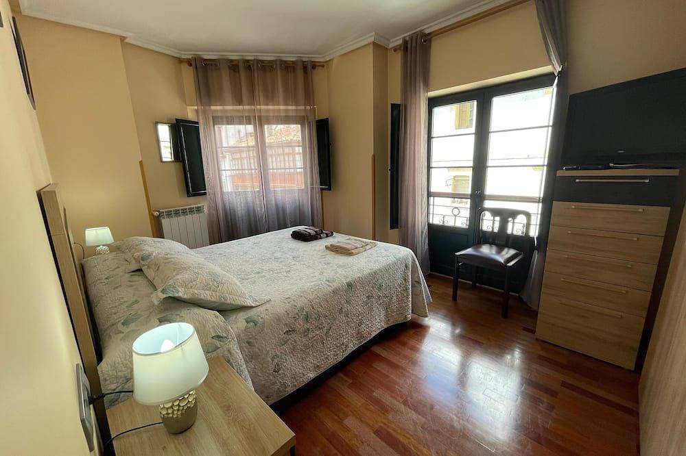 Entire apartment, Apartamento La Covadonguina en el Centro de Cangas de Onis, Asturias in Cangas de Onís, Asturias Province