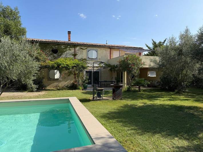 Gîte pour 10 personnes, avec Terrasse ainsi que Jardin et Piscine à Montréal (Lanquedoc-Roussillon)