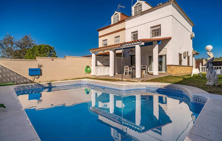 Apartamento acolhedor perto do centro da cidade com piscina e ar condicionado in Salteras, Sevilha Província
