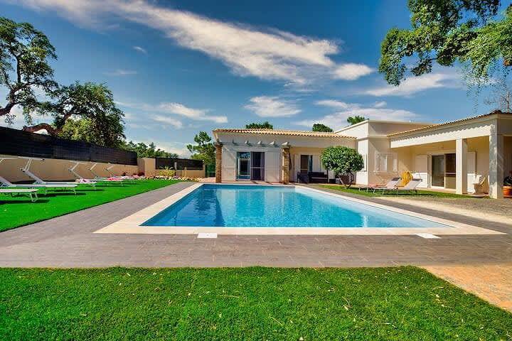 Casa de férias para 11 pessoas, com piscina e jardim, com animais de estimação em Pêra