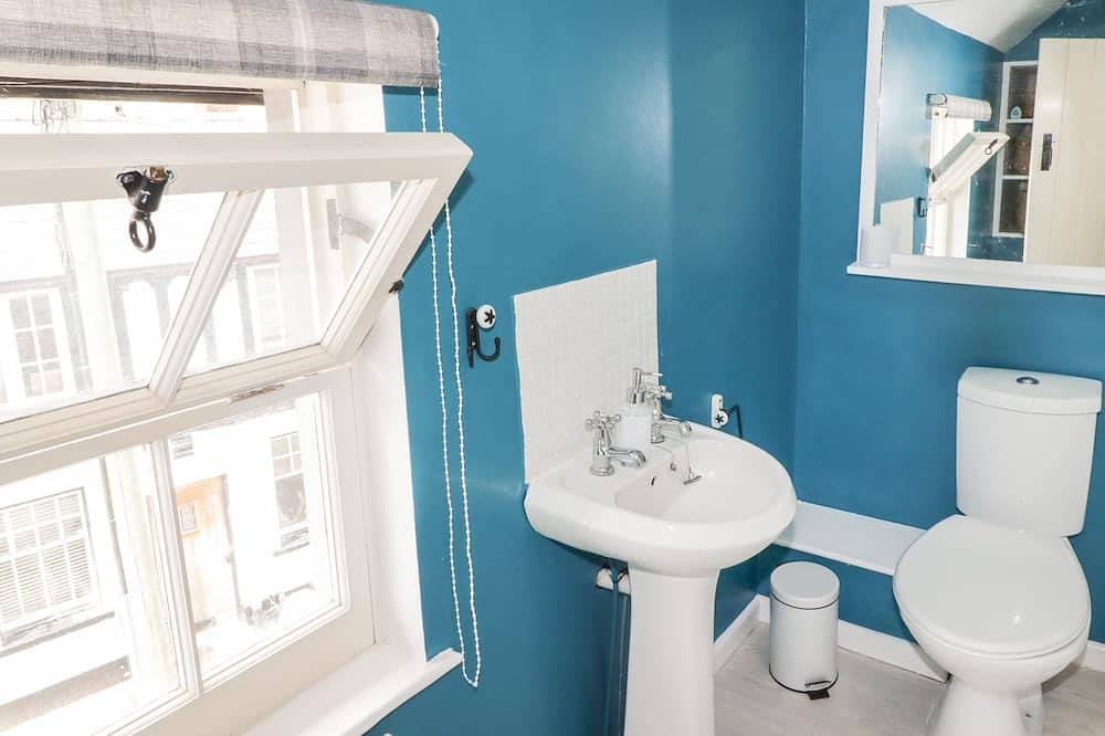 Kooky Cottage, pet friendly, with open fire in Brecon in Brecon, Brecon Beacons