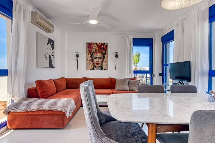 Entire apartment, Apartment 'Atico 9' with Sea View, Wi-Fi and Air Conditioning in Dénia, Costa Blanca