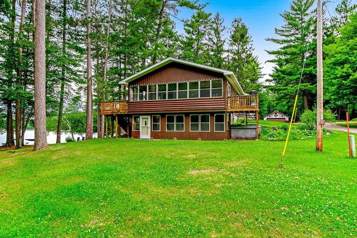 Vacation house for 12 people, with yard, with pets in Wisconsin