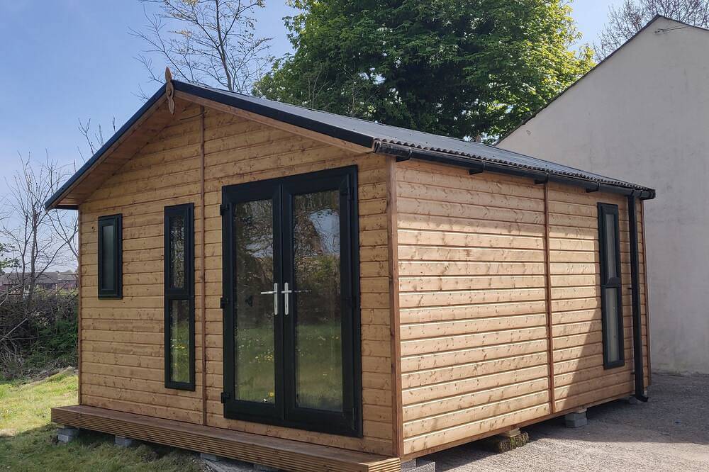 Cosy Log Cabin - views of Scrabo Tower in Comber, Strangford Lough