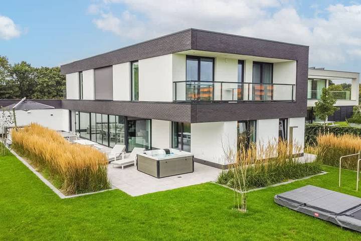 Villa für 8 Personen, mit Whirlpool und Garten sowie Sauna