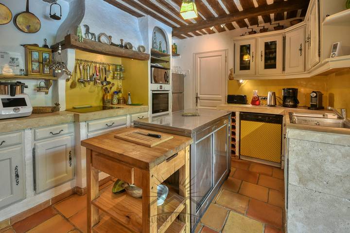 Location de vacances pour 8 personnes, avec balcon ainsi que jardin et piscine, animaux acceptés à Grasse - 4