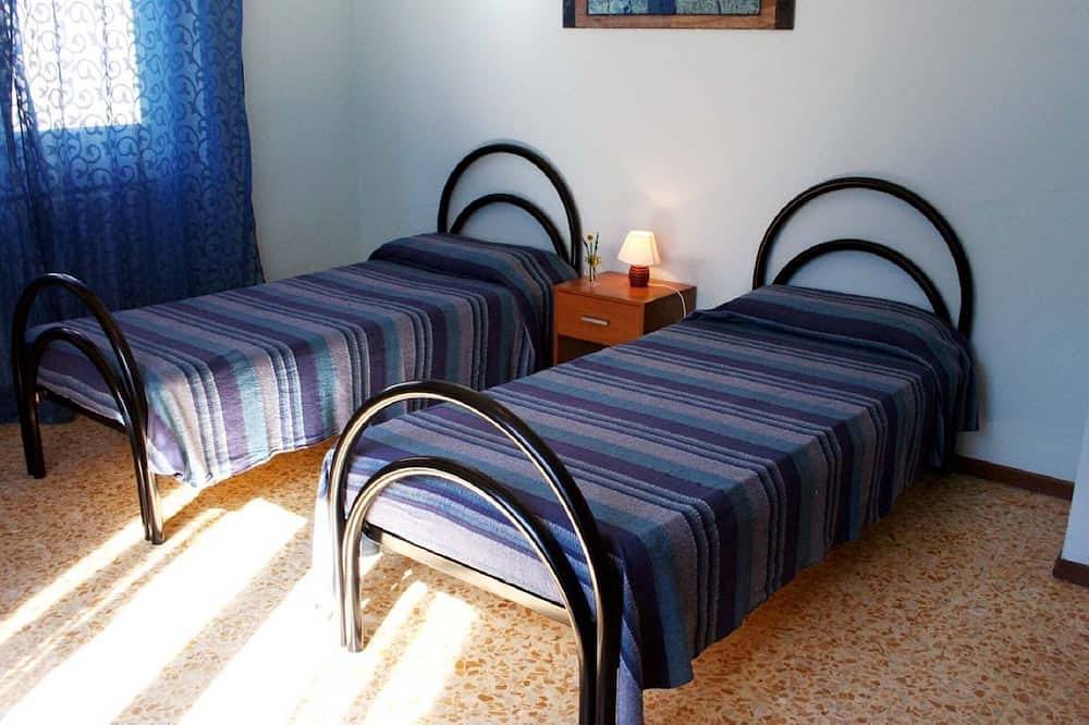 Ganze Wohnung, Spacious and bright /5 people.10min from Bellagio,garden with lakeview in Lezzeno, Comer See