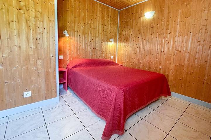 Location de vacances pour 3 personnes, avec piscine ainsi que jardin et jacuzzi, animaux acceptés à Hautefort - 2