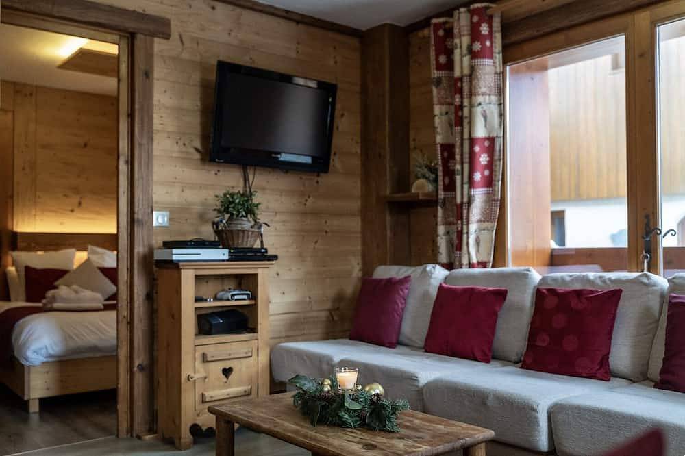Chalet Versoye self-catered chalet, ensuite beds, spa, boot warmer. Sleeps 12. in La Plagne, Bellentre
