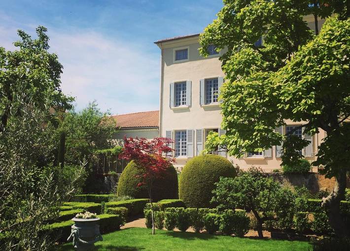 Gîte pour 2 personnes, avec Terrasse et Jardin ainsi que Piscine et Vue à Ambierle