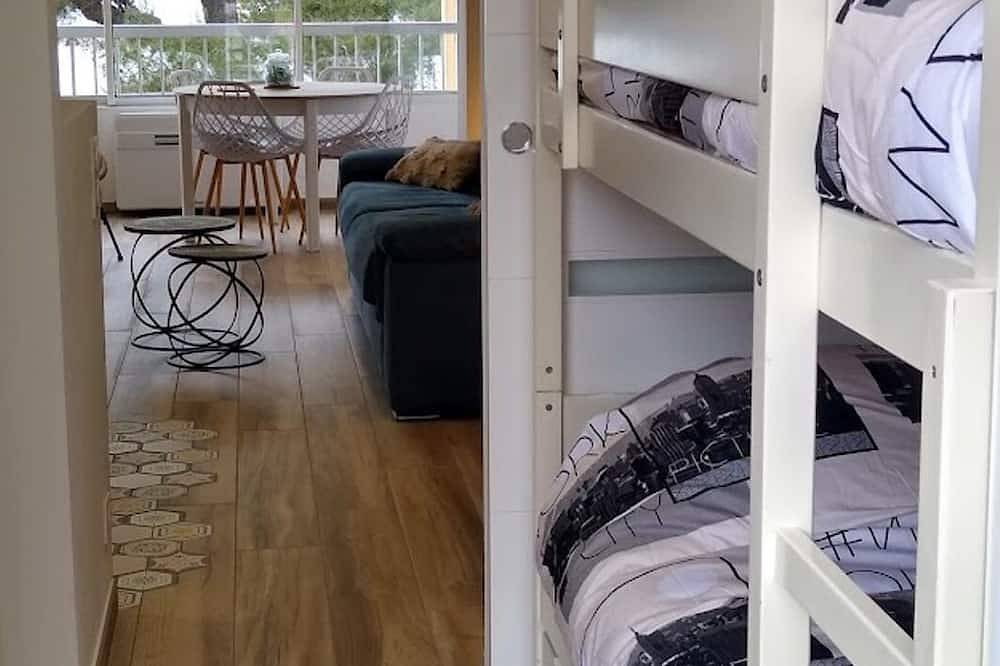 Appartement entier, Appartement 32 m² à Carro 4 personnes vue mer à  100 metres de la plage in Martigues, Côte méditerranéenne (France)