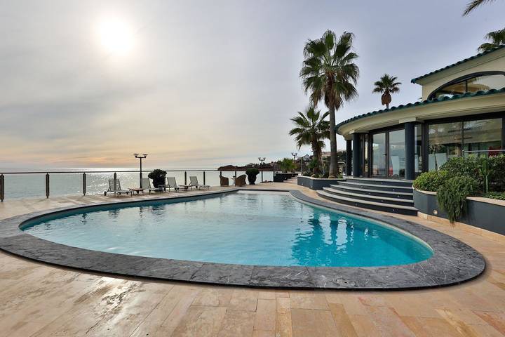 Location de vacances pour 6 personnes, avec terrasse ainsi que vue et piscine dans Plage d'Anthéor - 4
