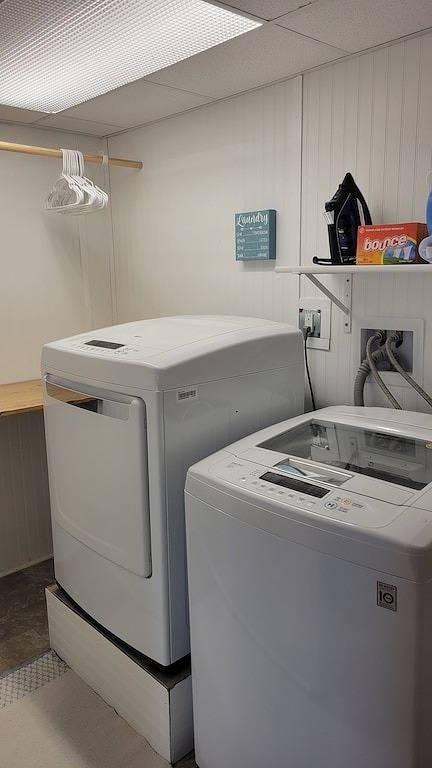 Fresh renovations & beautiful mountain views! Dog friendly, large fenced yard! in Blue Ridge Parkway, Haywood County