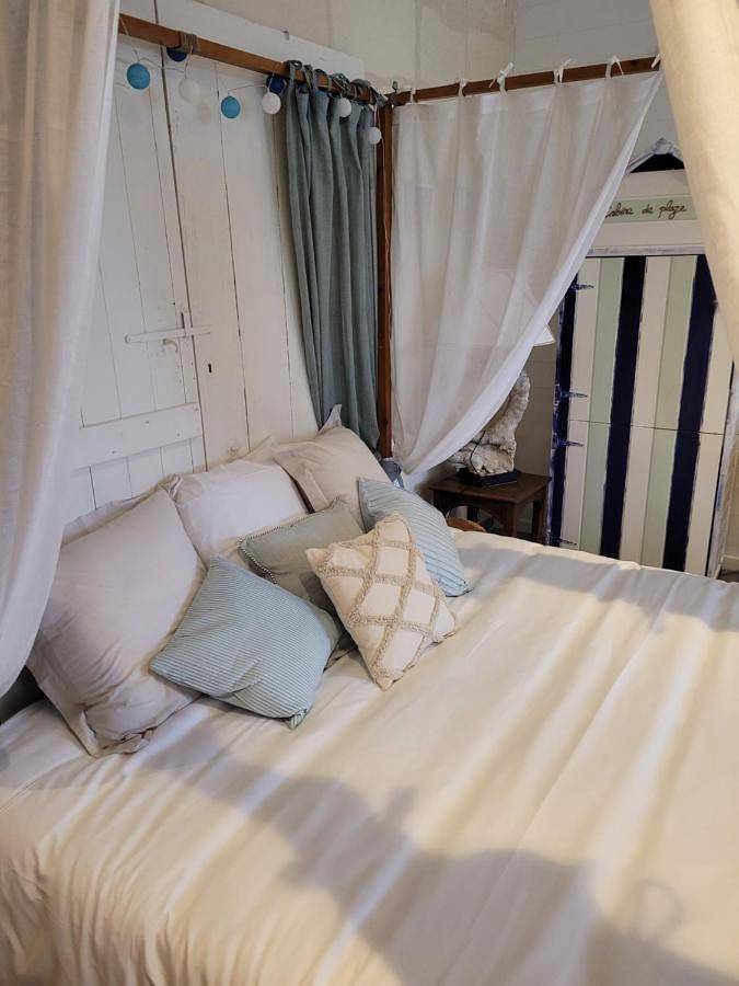 Chambre d’hôte pour 2 personnes, avec Jacuzzi et Terrasse ainsi que Jardin et Piscine à Lugon-et-l'Île-du-Carnay